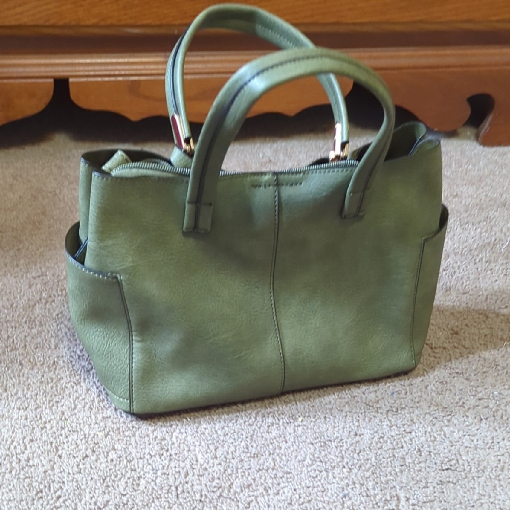 Elegant Green Leather Tote Bag